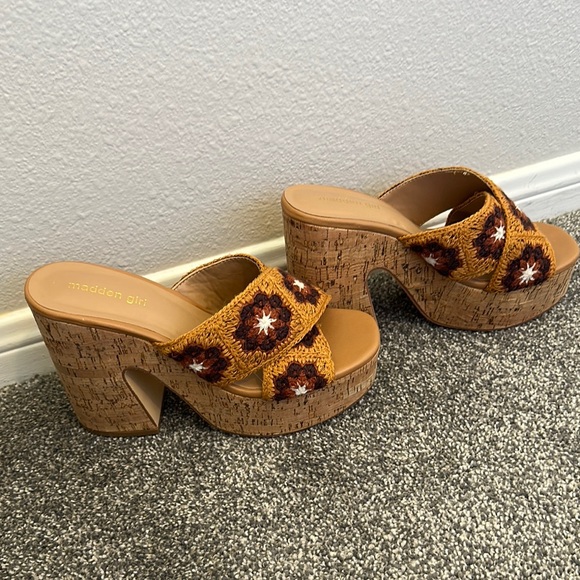 Madden Girl Women's Tan Crochet Platform Sandals - Picture 3 of 5